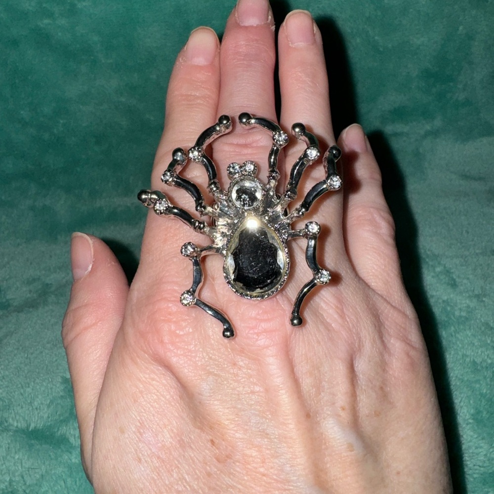 Beautiful Spider Ring. - Picture 4 of 4